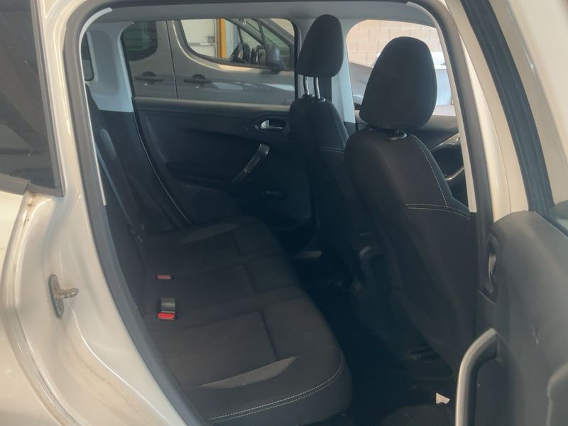 Peugeot 2008 1.6 Blue-HDi Style 2017 – снимка 14
