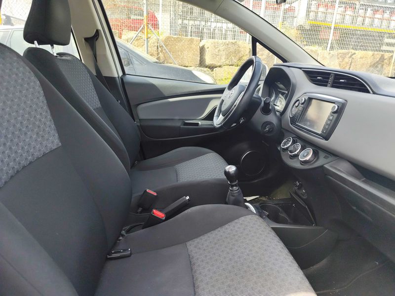 Toyota Yaris 1.33 Dual VVT-i Active 2015 – снимка 10
