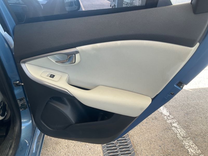 Volvo V40 1.6 D2 Momentum 2015 – снимка 31