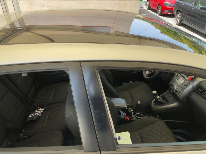 Toyota Verso 2.0 D-4D Executive 2009 – снимка 13
