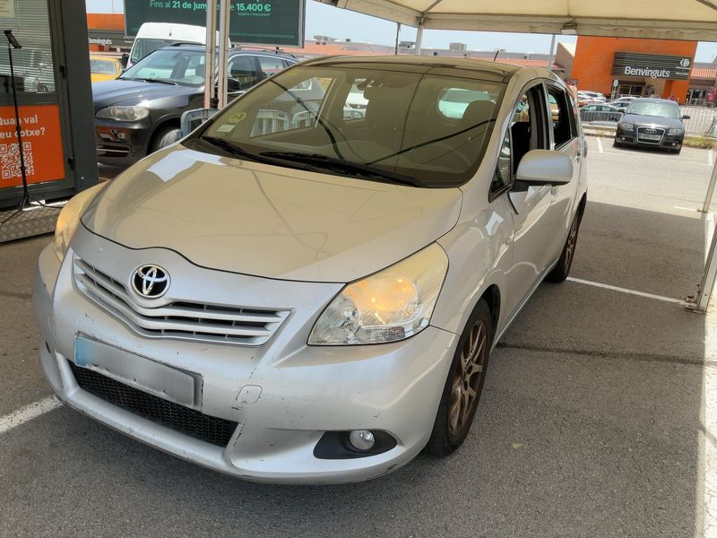 Toyota Verso 2.0 D-4D Executive 2009 – снимка 1