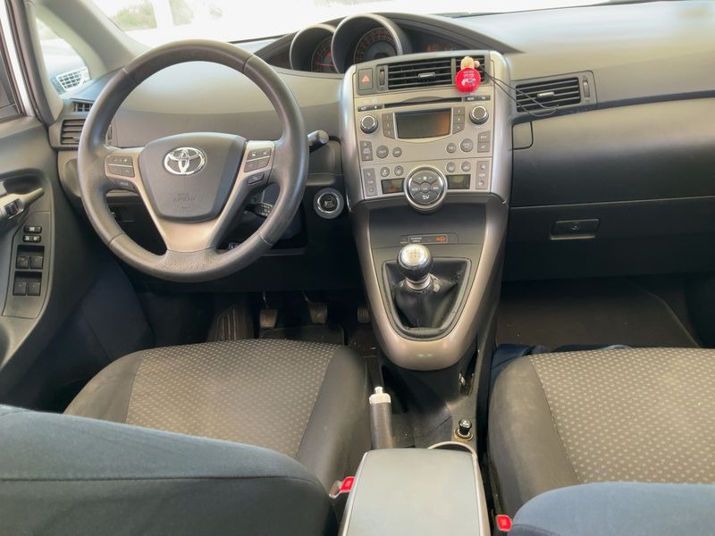 Toyota Verso 2.0 D-4D Executive 2009 – снимка 17