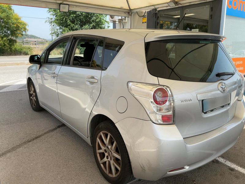 Toyota Verso 2.0 D-4D Executive 2009 – снимка 6