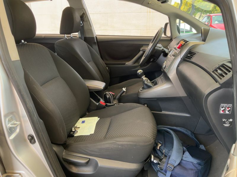 Toyota Verso 2.0 D-4D Executive 2009 – снимка 16