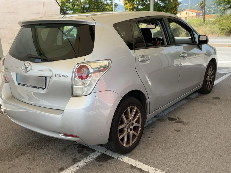 Toyota Verso 2.0 D-4D Executive 2009 – снимка 8