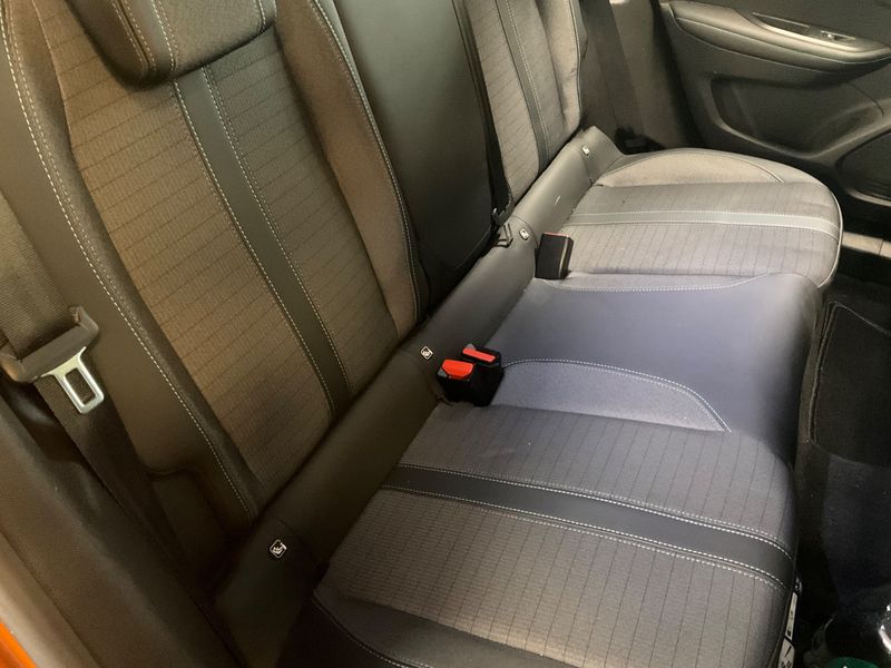Peugeot 2008 1.2 PureTech Allure 2021 – снимка 26