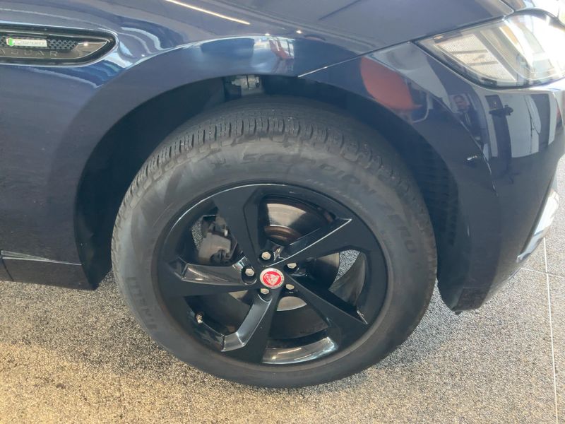 Jaguar F-Pace 20d R-Sport AWD 2018 – снимка 11