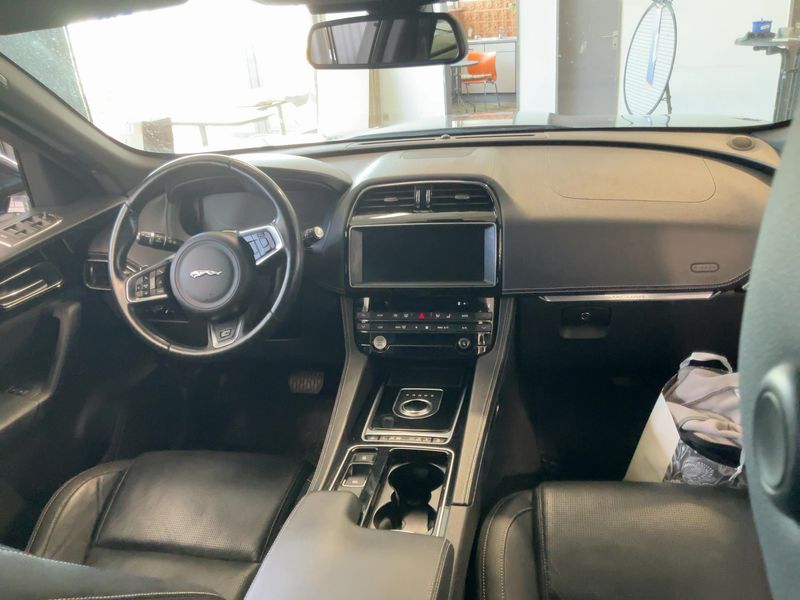Jaguar F-Pace 20d R-Sport AWD 2018 – снимка 17