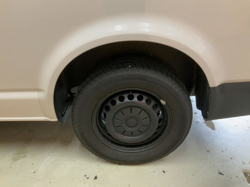 Volkswagen T6 Transporter 2.0 TDI Kasten EcoProfi lang FWD 2020 – снимка 5