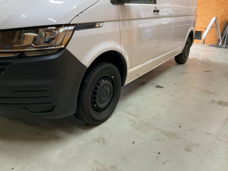 Volkswagen T6 Transporter 2.0 TDI Kasten EcoProfi lang FWD 2020 – снимка 2