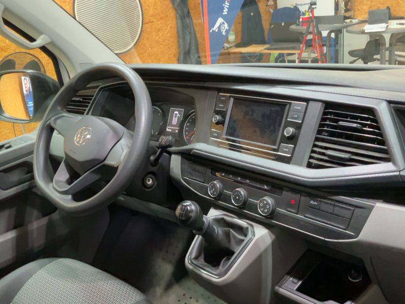Volkswagen T6 Transporter 2.0 TDI Kasten EcoProfi lang FWD 2020 – снимка 17
