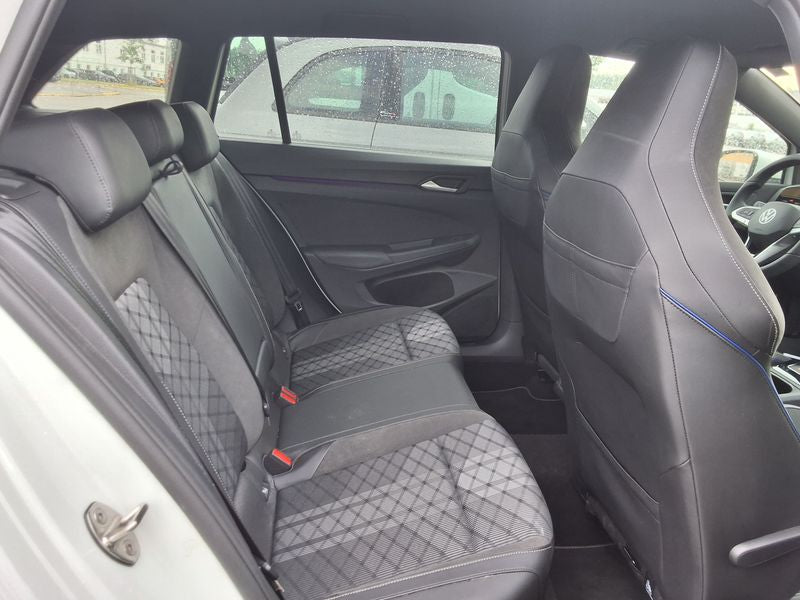Volkswagen Golf VIII 1.5 TSI R-Line 2025 – снимка 13