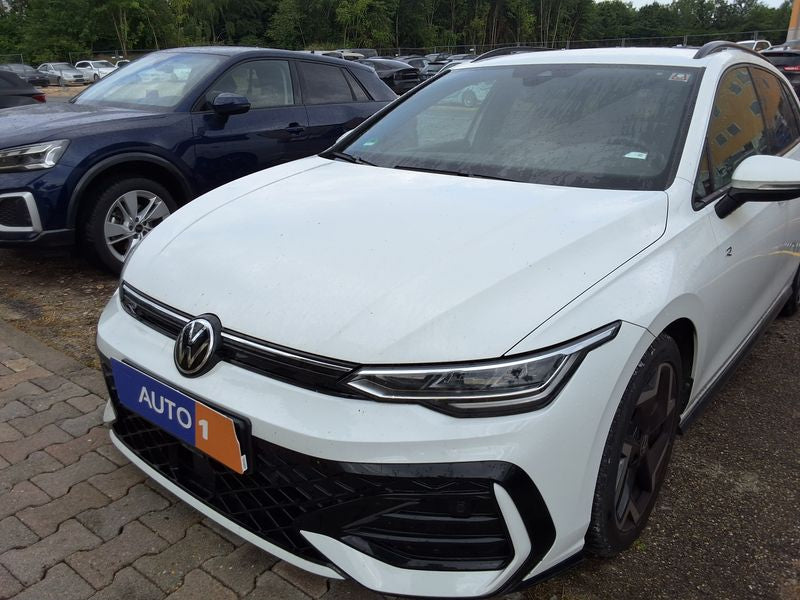 Volkswagen Golf VIII 1.5 TSI R-Line 2025 – снимка 2