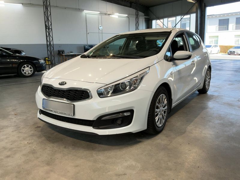 Kia cee'd 1.6 CRDi Vision 2016 – снимка 1