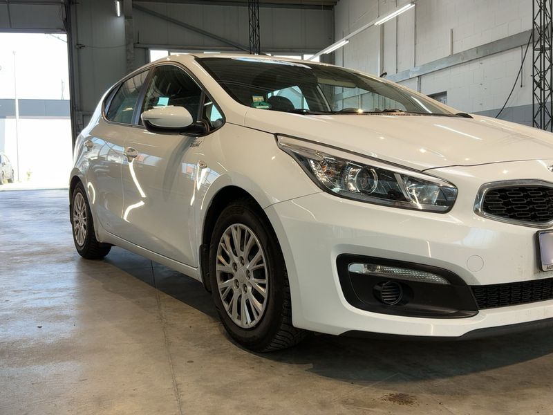 Kia cee'd 1.6 CRDi Vision 2016 – снимка 12