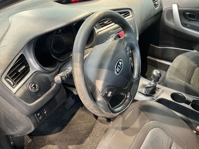 Kia cee'd 1.6 CRDi Vision 2016 – снимка 33