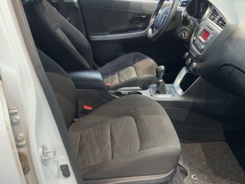 Kia cee'd 1.6 CRDi Vision 2016 – снимка 17