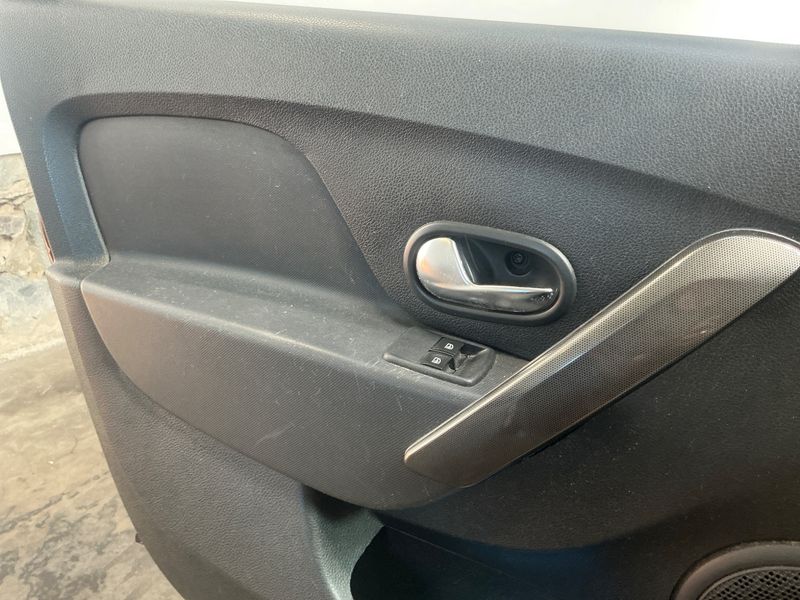 Dacia Sandero 0.9 TCe Stepway Prestige 2017 – снимка 22
