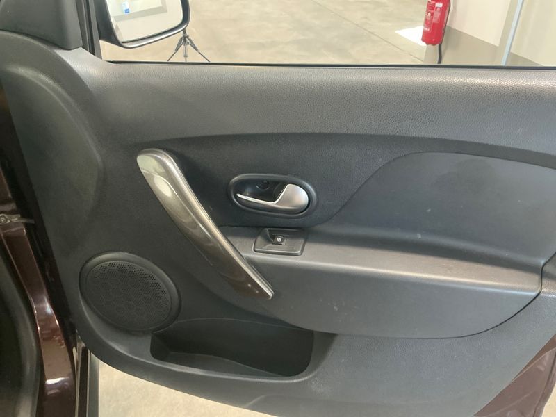 Dacia Sandero 0.9 TCe Stepway Prestige 2017 – снимка 23