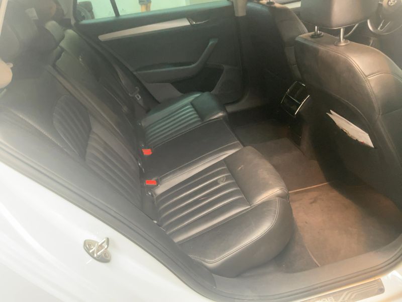 Skoda Superb 1.6 TDI Ambition 2016 – снимка 19
