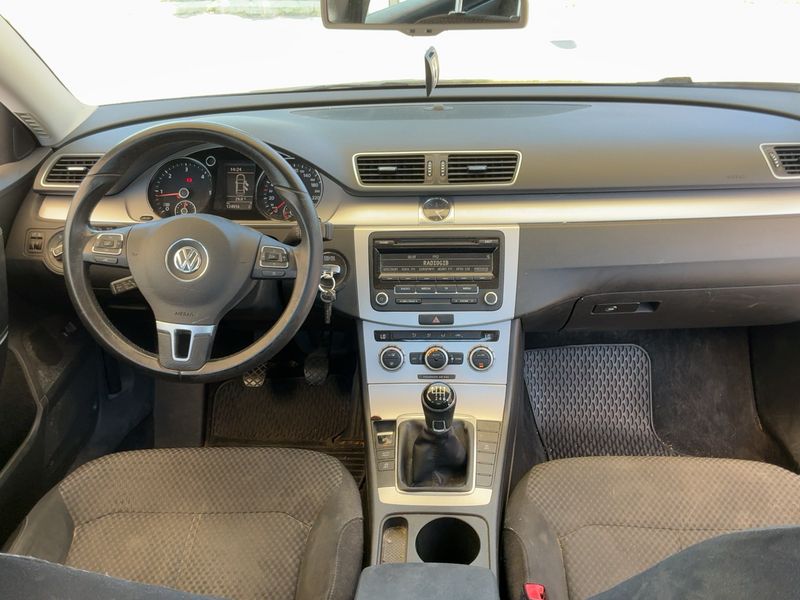Volkswagen Passat 1.6 TDI Edition BlueMotion Tech 2013 – снимка 17