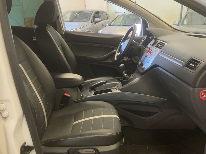 Ford Kuga 2.0 TDCi Titanium 2011 – снимка 16