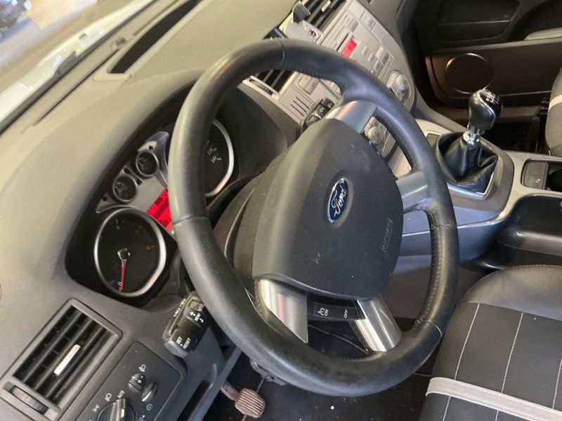 Ford Kuga 2.0 TDCi Titanium 2011 – снимка 29