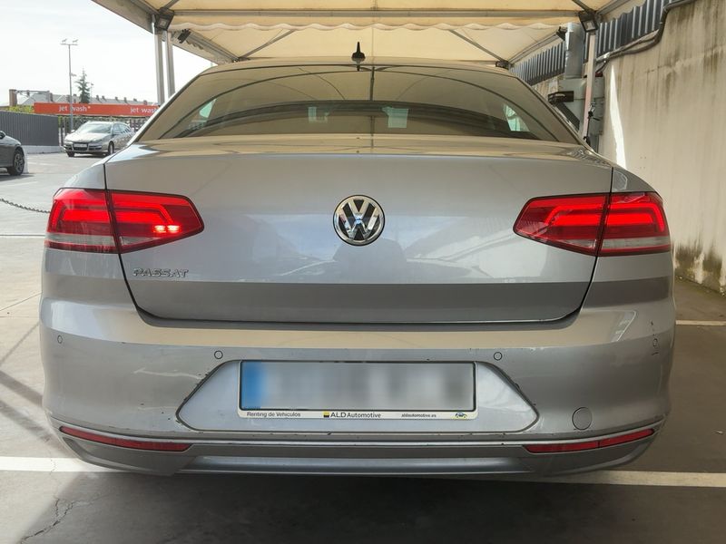 Volkswagen Passat 2.0 TDI Advance BlueMotion Tech 2018 – снимка на щета