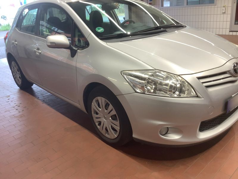Toyota Auris 1.6 Life+ 2010 – снимка 12