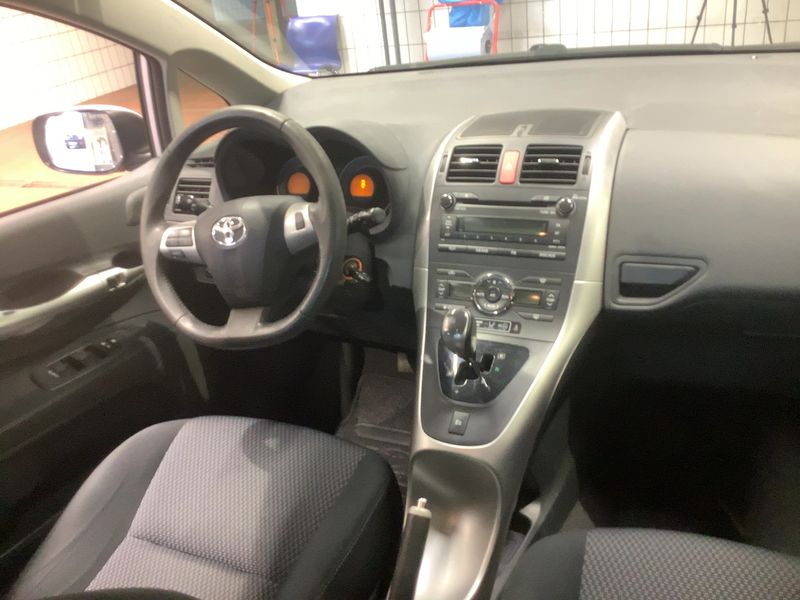 Toyota Auris 1.6 Life+ 2010 – снимка 18