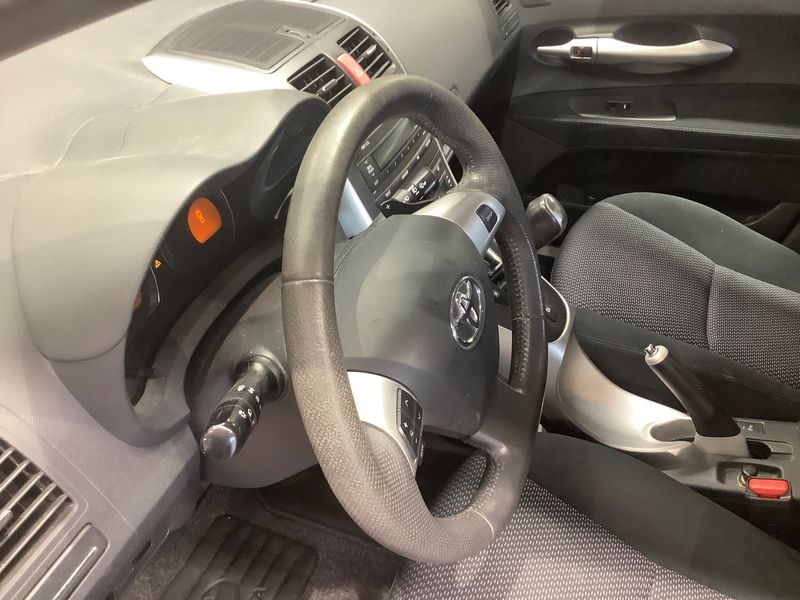 Toyota Auris 1.6 Life+ 2010 – снимка 27