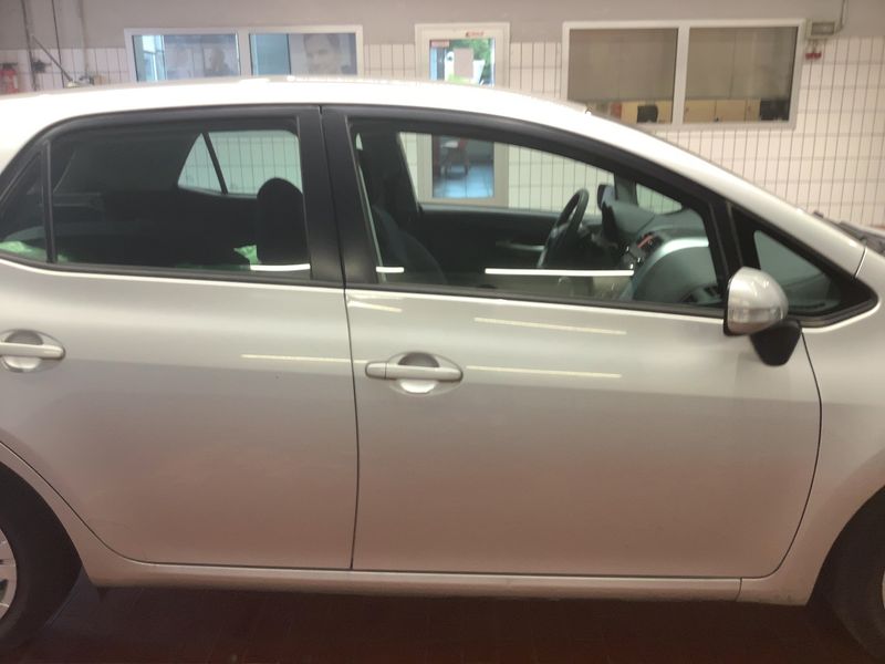 Toyota Auris 1.6 Life+ 2010 – снимка 10