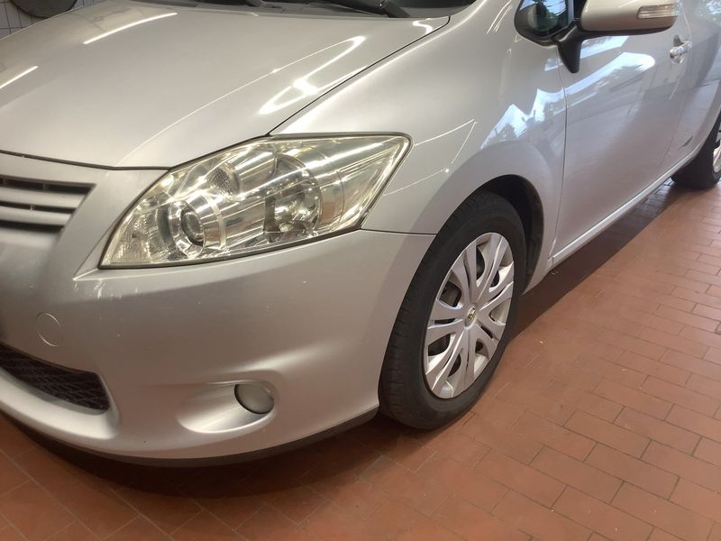 Toyota Auris 1.6 Life+ 2010 – снимка 2