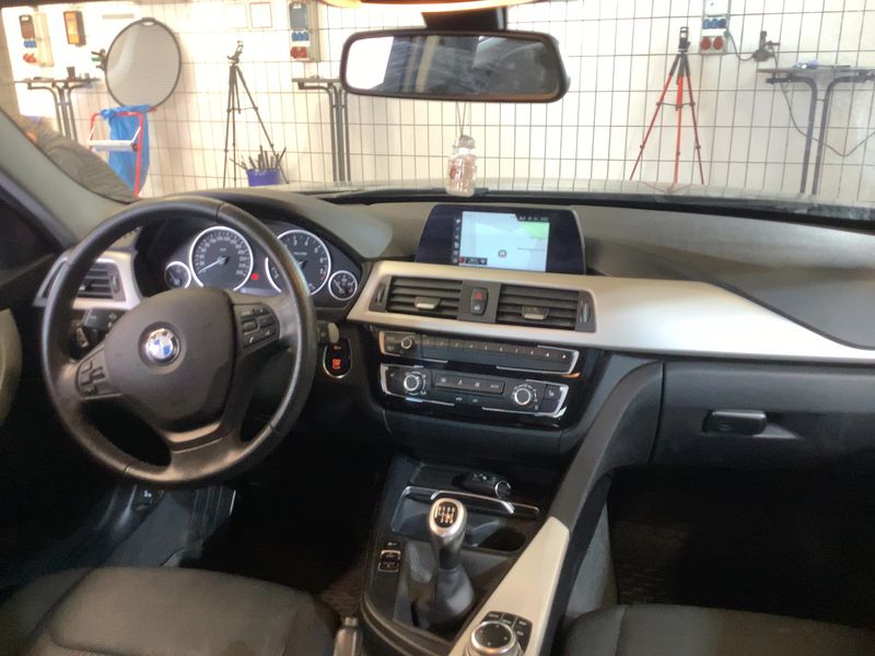 BMW 3er 320i Advantage 2018 – снимка 18