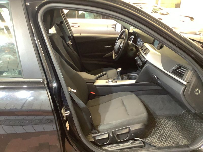 BMW 3er 320i Advantage 2018 – снимка 17