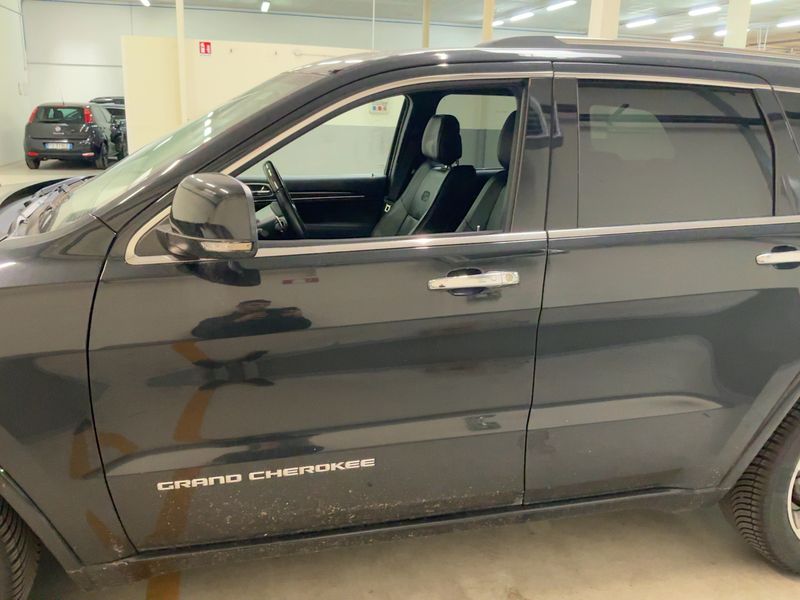 Jeep Grand Cherokee 3.0 CRD Overland 2015 – снимка 4