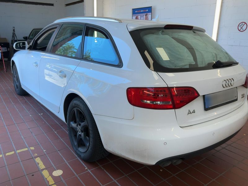 Audi A4 2.0 TDI quattro Attraction 2011 – снимка 3