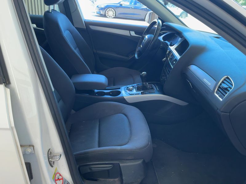Audi A4 2.0 TDI quattro Attraction 2011 – снимка 11