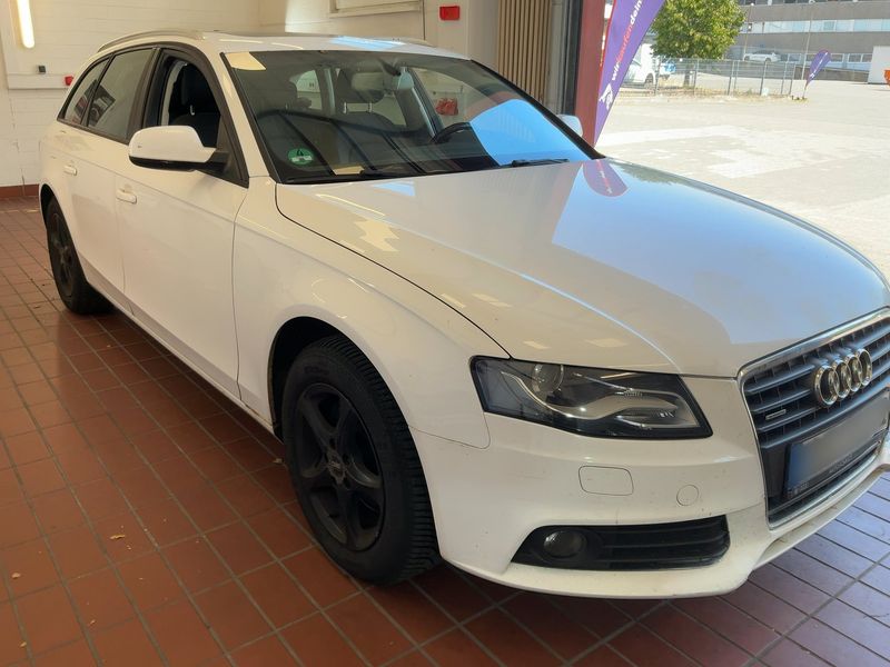 Audi A4 2.0 TDI quattro Attraction 2011 – снимка 8