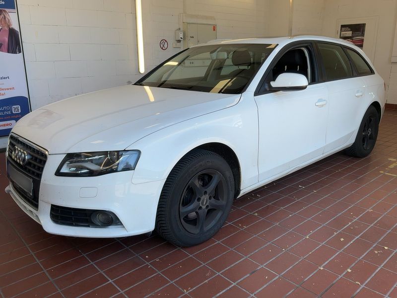 Audi A4 2.0 TDI quattro Attraction 2011