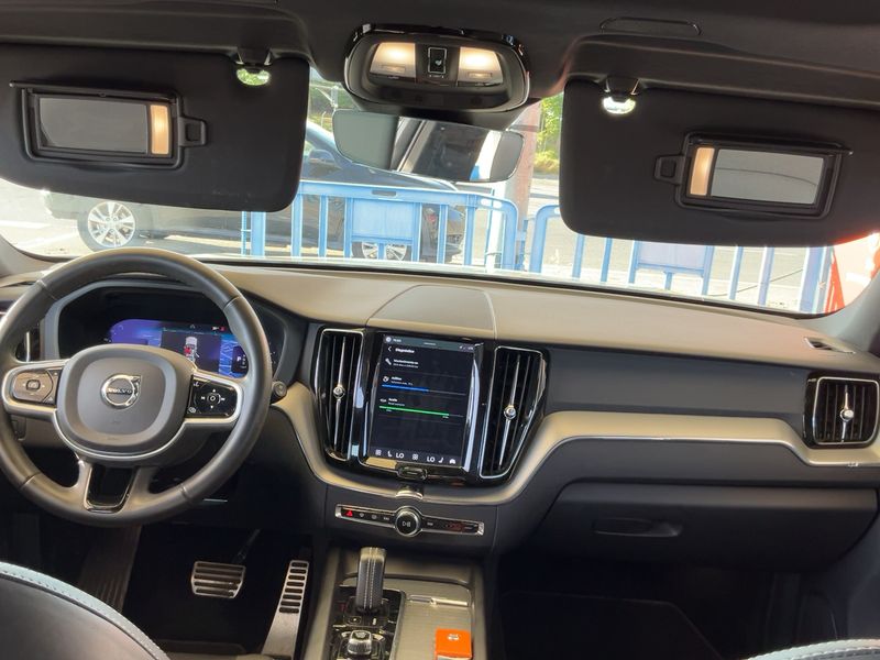 Volvo XC60 2.0 B4 Mild-Hybrid R Design 2WD 2022 – снимка 17