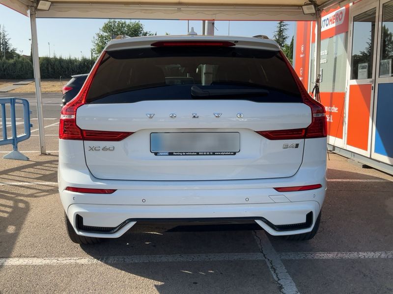 Volvo XC60 2.0 B4 Mild-Hybrid R Design 2WD 2022 – снимка 7