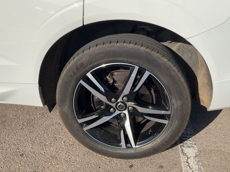 Volvo XC60 2.0 B4 Mild-Hybrid R Design 2WD 2022 – снимка 5
