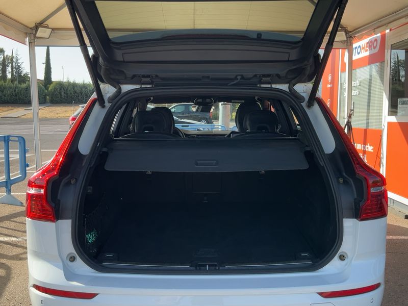 Volvo XC60 2.0 B4 Mild-Hybrid R Design 2WD 2022 – снимка 15