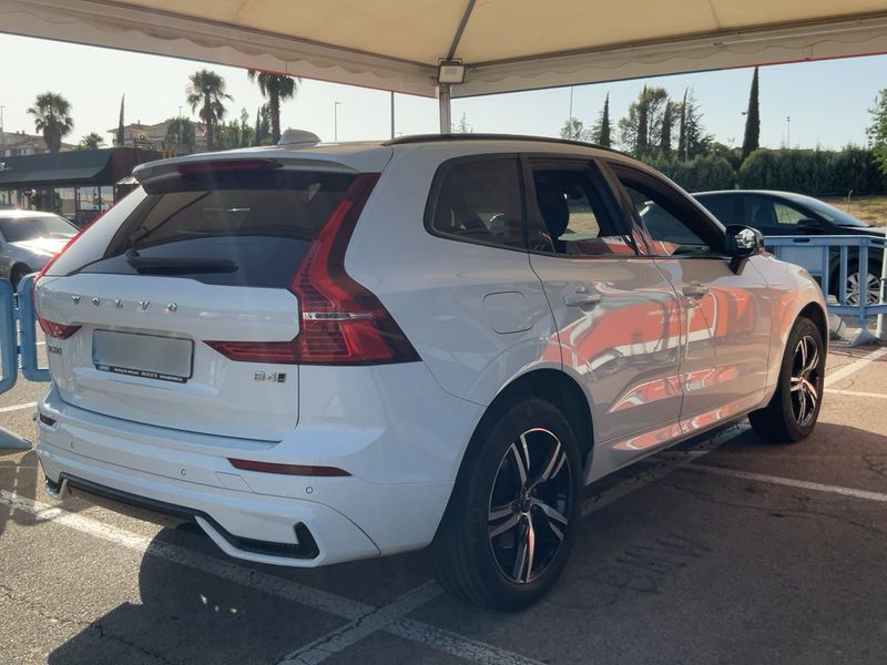 Volvo XC60 2.0 B4 Mild-Hybrid R Design 2WD 2022 – снимка 8