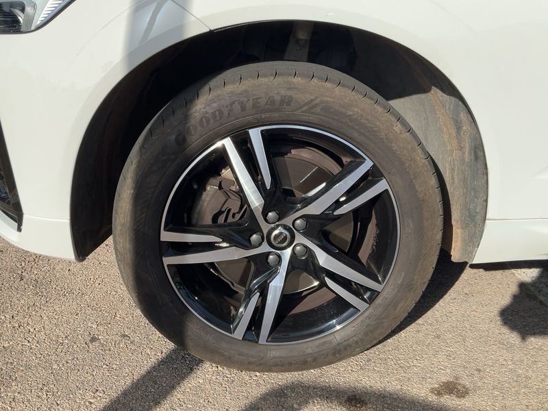 Volvo XC60 2.0 B4 Mild-Hybrid R Design 2WD 2022 – снимка 3