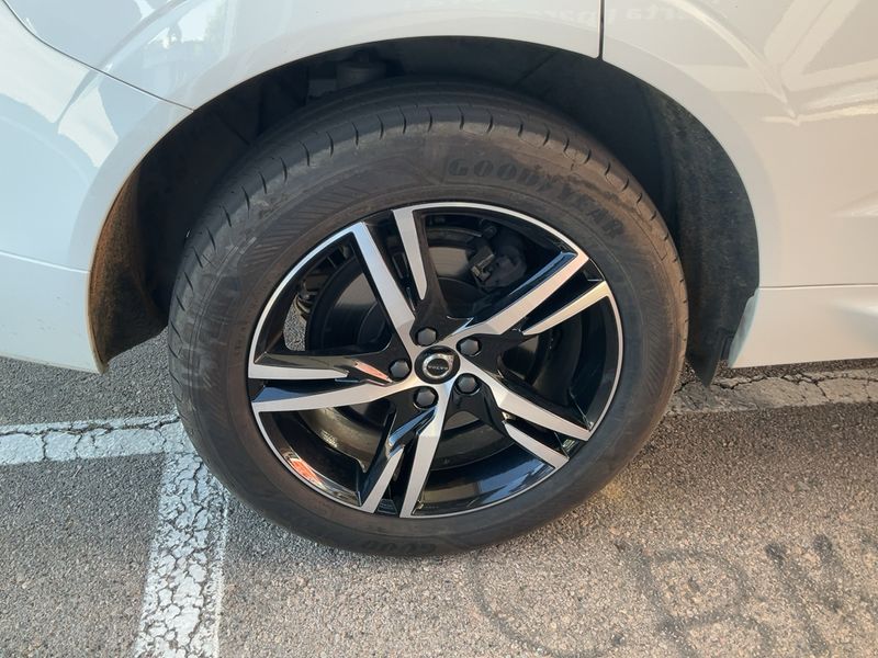 Volvo XC60 2.0 B4 Mild-Hybrid R Design 2WD 2022 – снимка 9