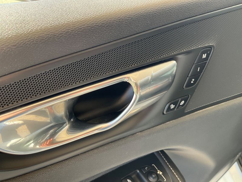 Volvo XC60 2.0 B4 Mild-Hybrid R Design 2WD 2022 – снимка 24