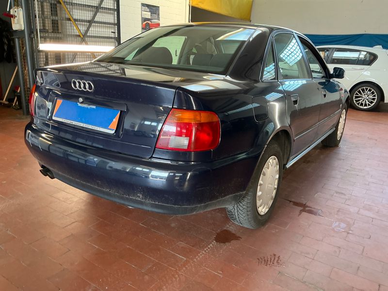 Audi A4 2.6 V6 1995 – снимка 2