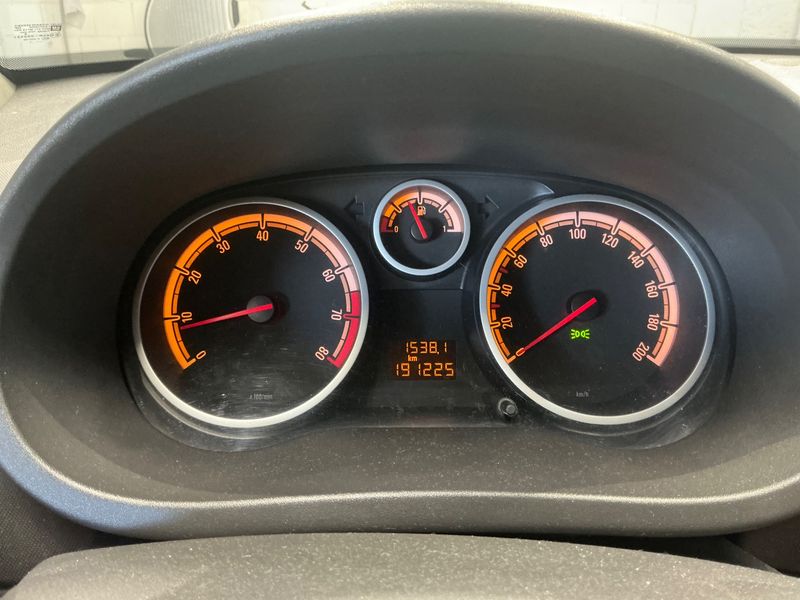 Opel Corsa 1.2 CMon 2011 – снимка 4